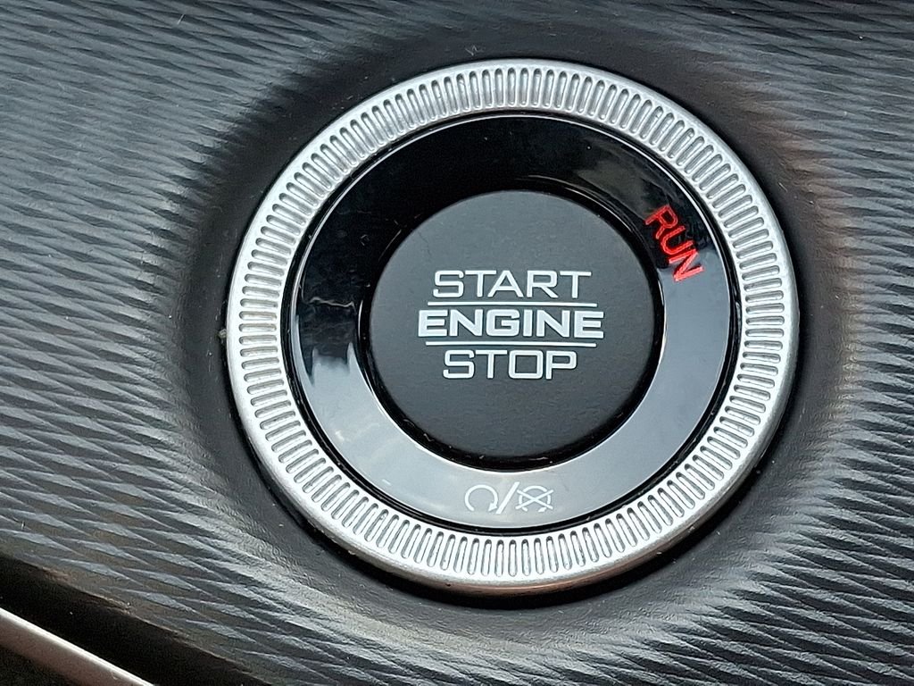Used 2023 White Jeep Altitude image 22