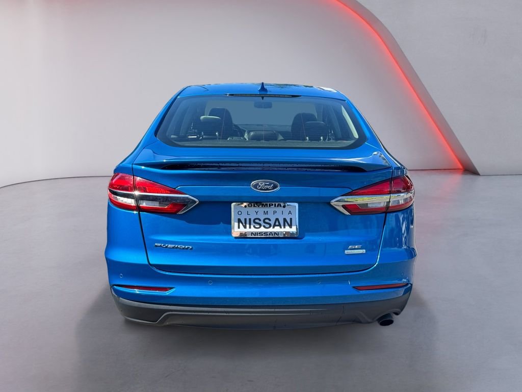 Used 2019 Blue Ford SE image 5