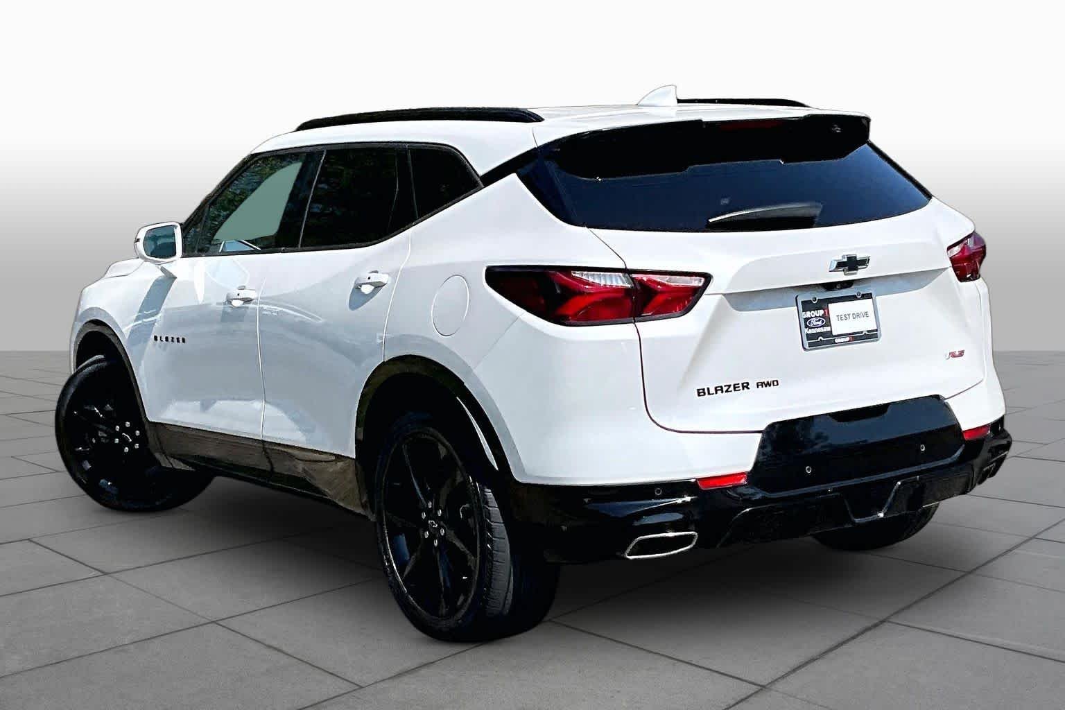 Used 2020 Iridescent Pearl Tricoat Chevrolet RS image 12