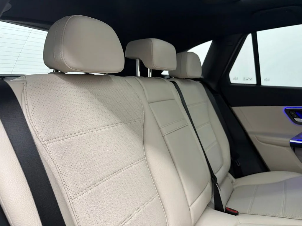 New 2027 White Mercedes-Benz GLC 300 image 24