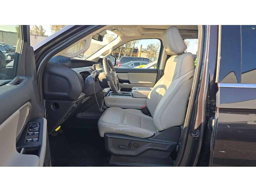 Used 2025 Dark Matter Gray Metallic Ford Active image 5