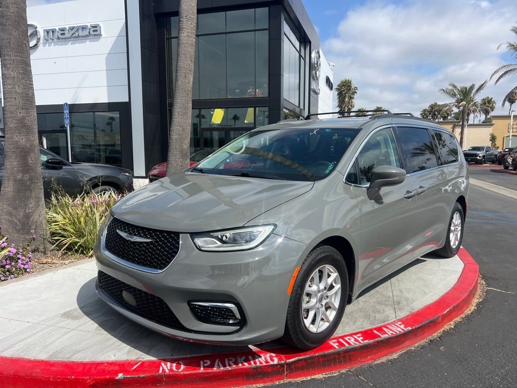2022 Chrysler Pacifica Touring L's photo