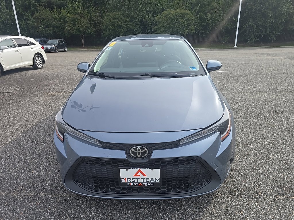 Used 2022  Toyota LE image 2