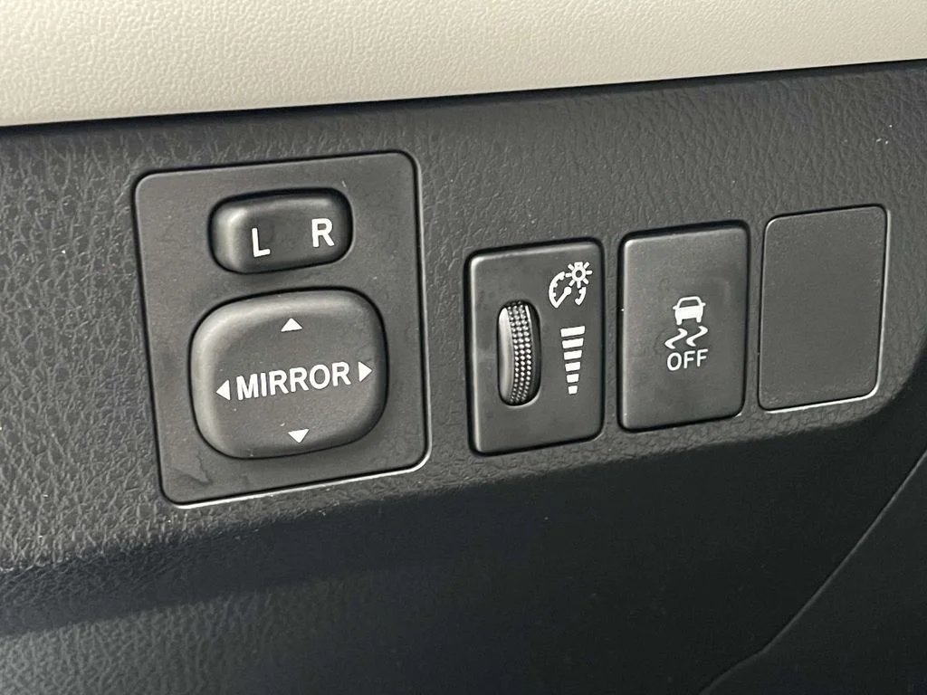 Used 2014 Shoreline Blue Pearl Toyota LE image 9