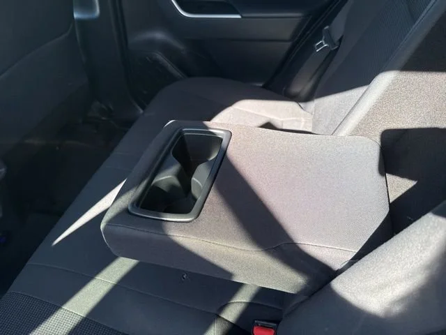 2019 Toyota RAV4 LE - Photo 35