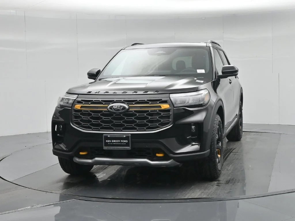 New 2026 Agate Black Metallic Ford Tremor image 57