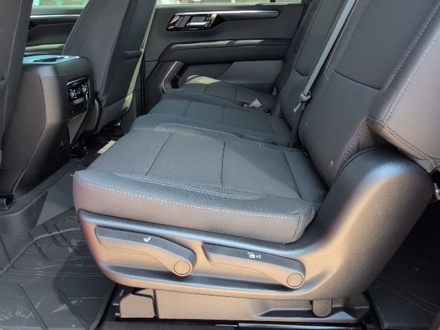 2026 Chevrolet Suburban LS - Photo 7
