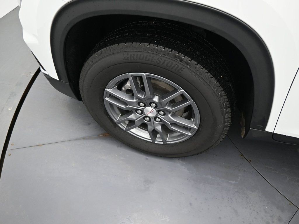 Used 2025 Summit White GMC Elevation image 8