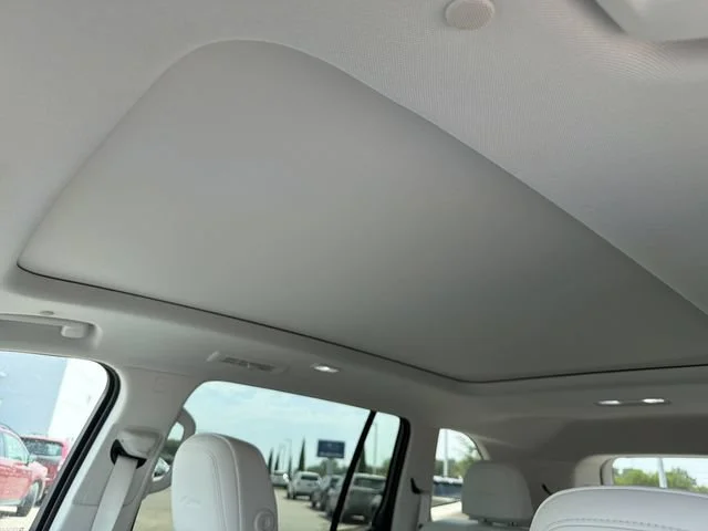 New 2026 Iridescent White Tricoat Buick Avenir image 15