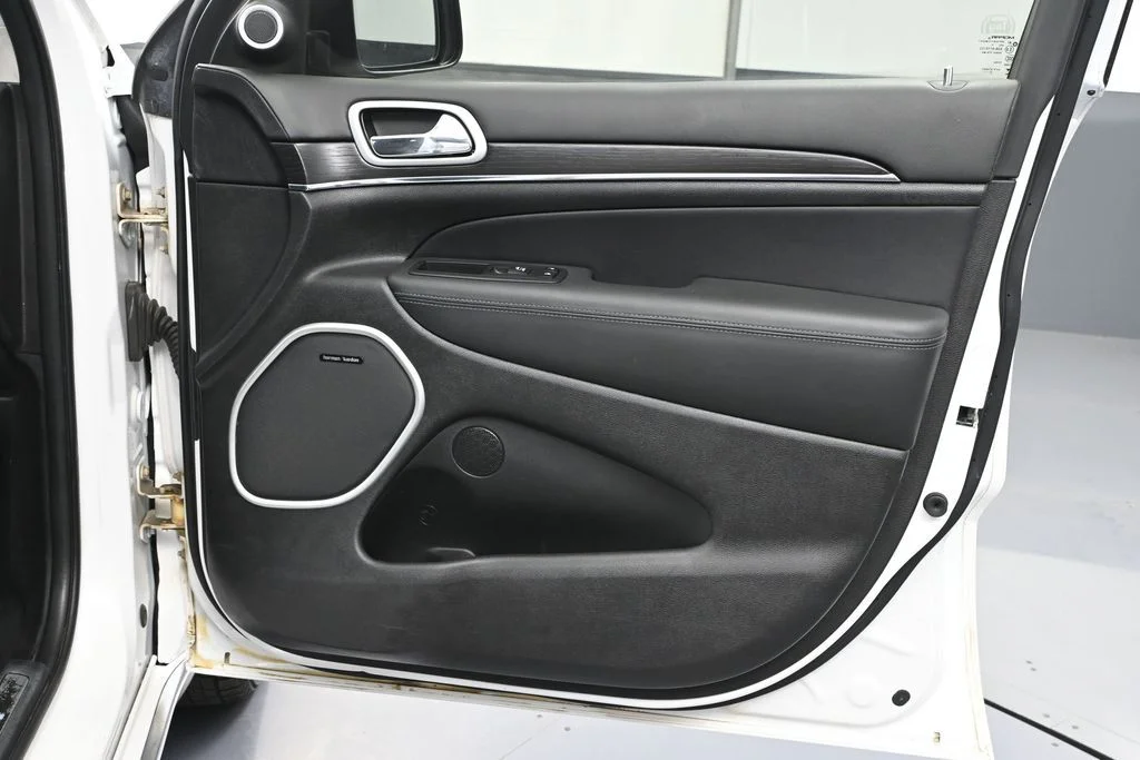 Used 2021 Off-white Jeep Summit image 39