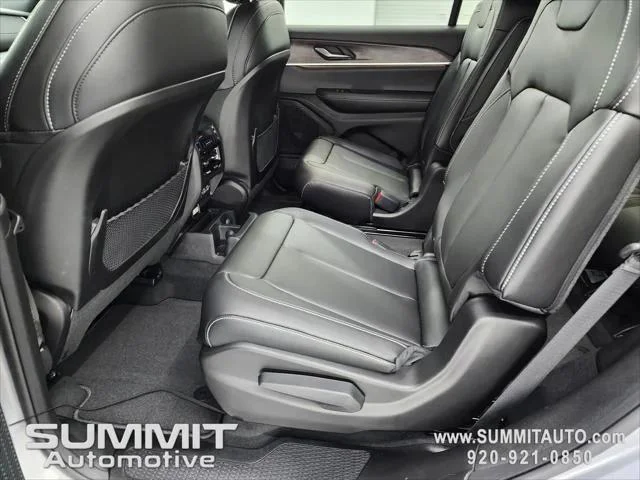 New 2025 Silver Zynith Exterior Paint Jeep Limited image 45
