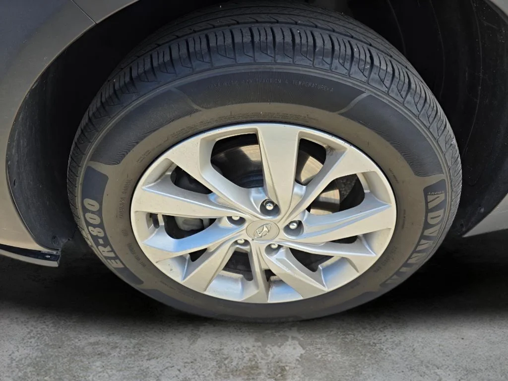 Used 2019 Coliseum Gray Hyundai SE image 20