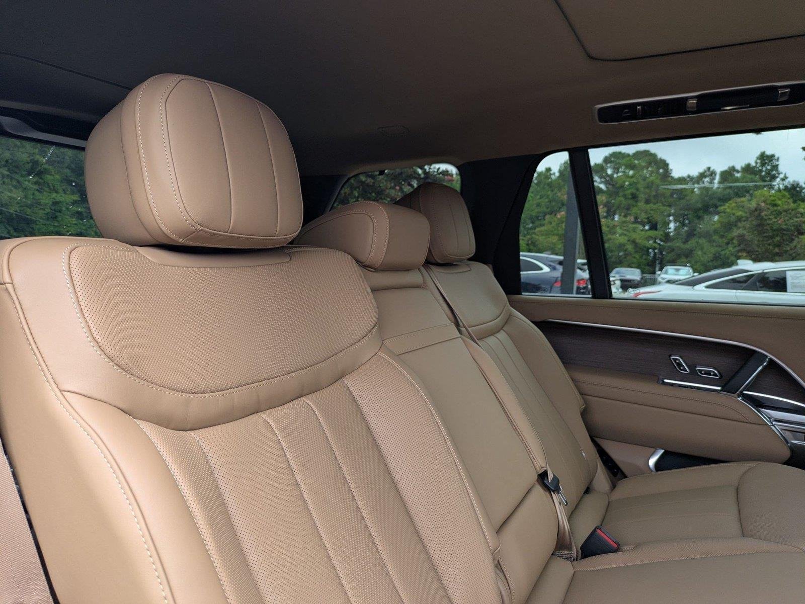 New 2026 Belgravia Green Land Rover SE image 31