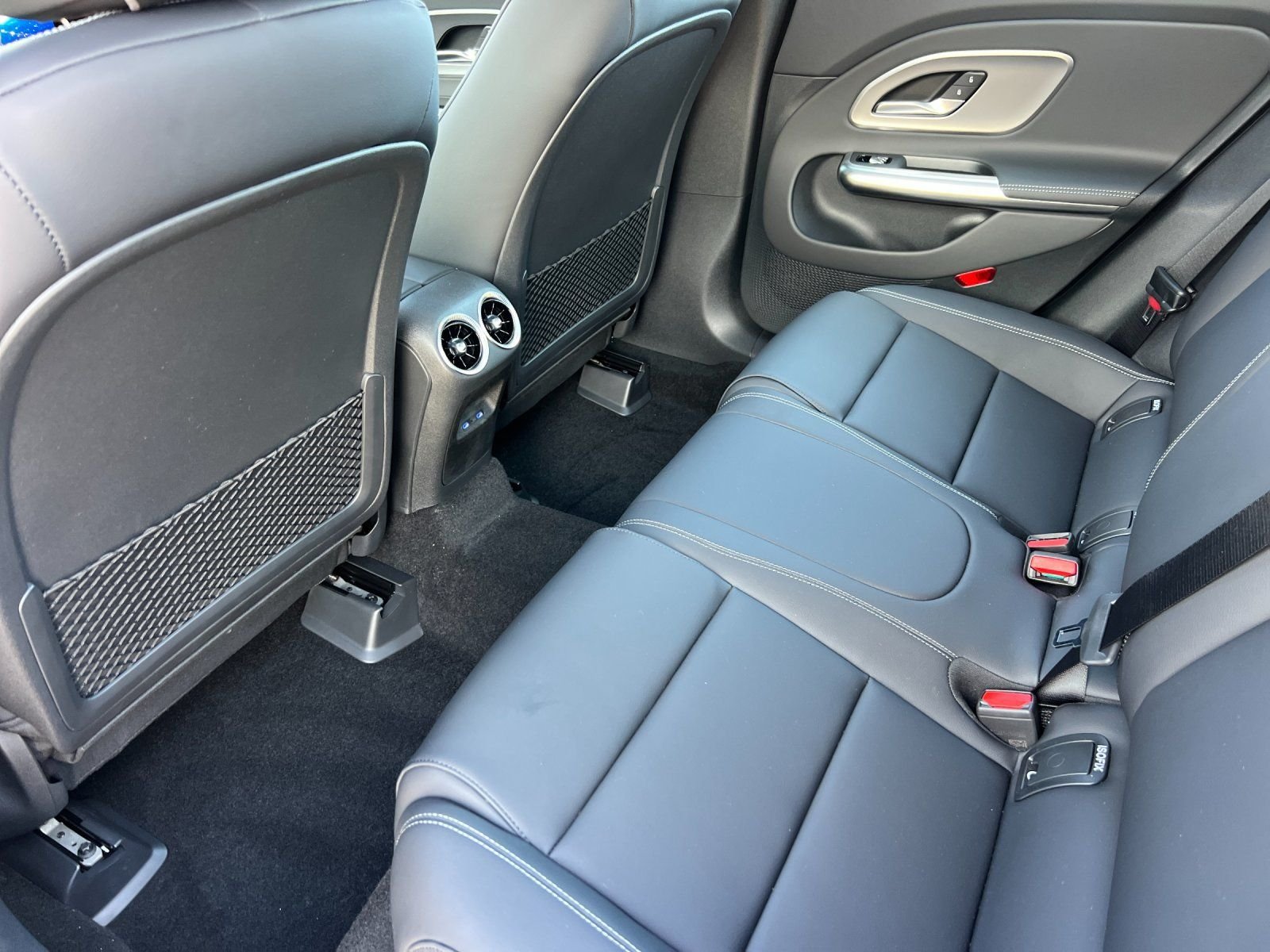New 2027 MANUFAKTUR Alpine Grey Mercedes-Benz 220 image 4