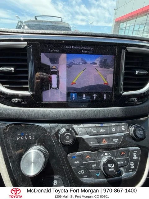 Used 2018 Red Chrysler Touring L image 8