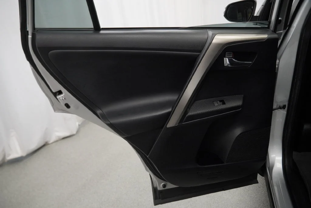 Used 2013 Silver Toyota Limited image 35