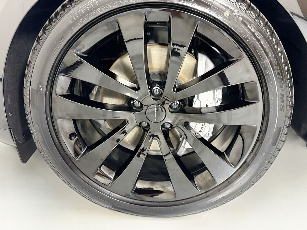 New 2026 Santorini Black Land Rover SE image 31