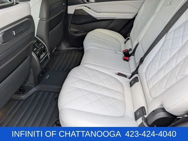Used 2024 Gray BMW xDrive40i image 21