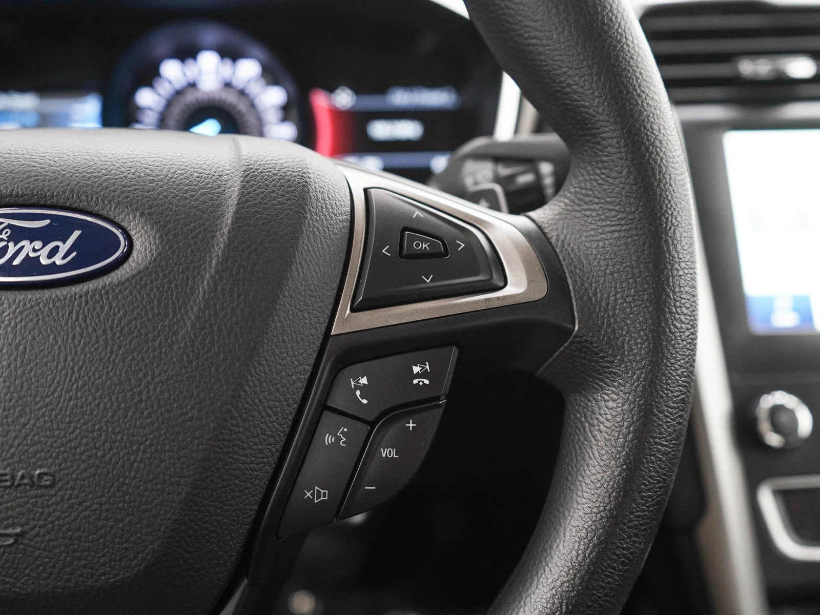 Used 2020 Magnetic Ford SE image 25