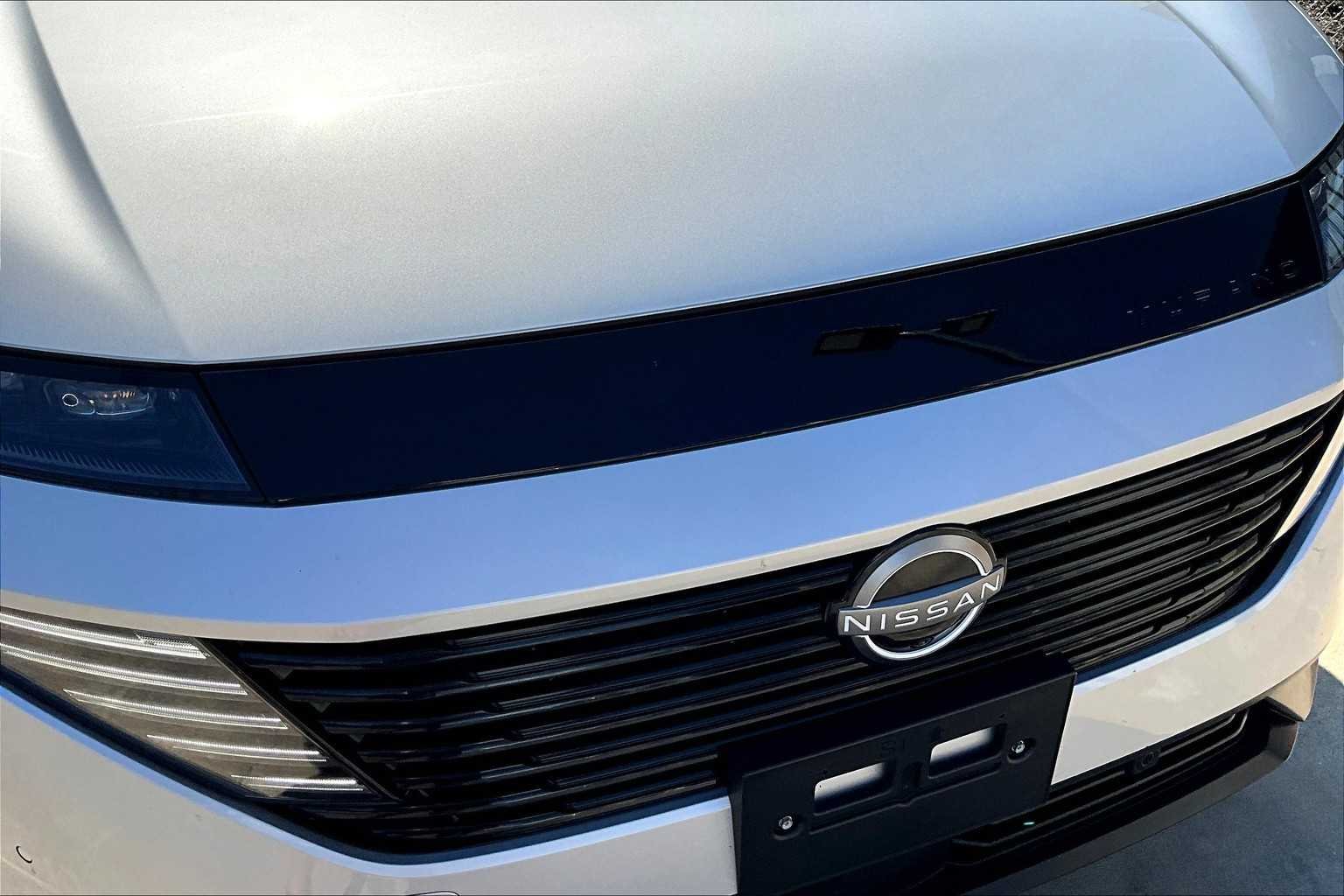 Used 2025 Brilliant Silver Metallic Nissan SL image 28