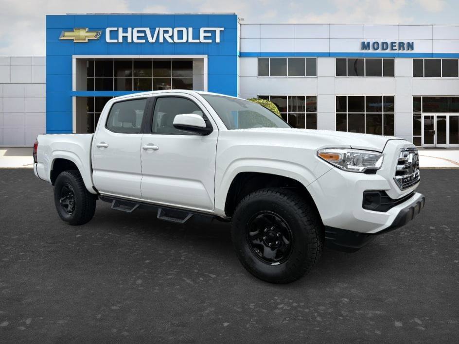 Used 2018 Super White Toyota SR image 5