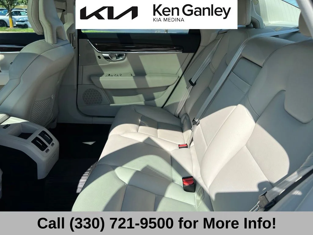 Used 2019 Black Volvo T5 Momentum image 10