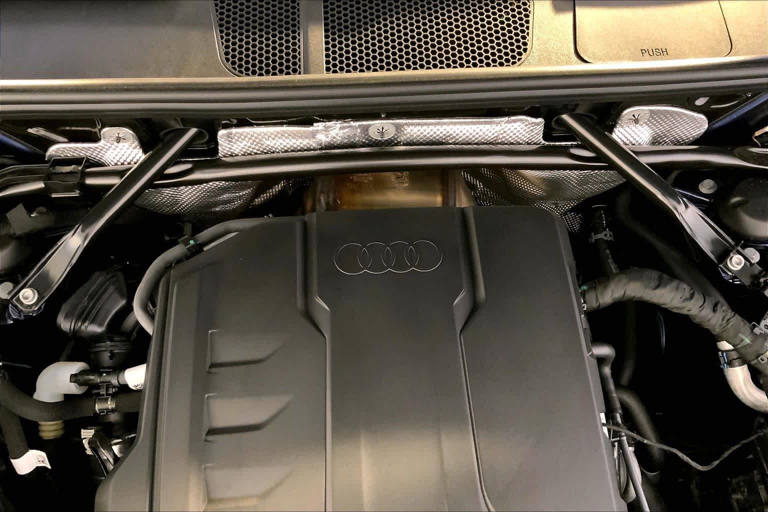 Used 2025 Navarra Blue Metallic Audi Premium image 31