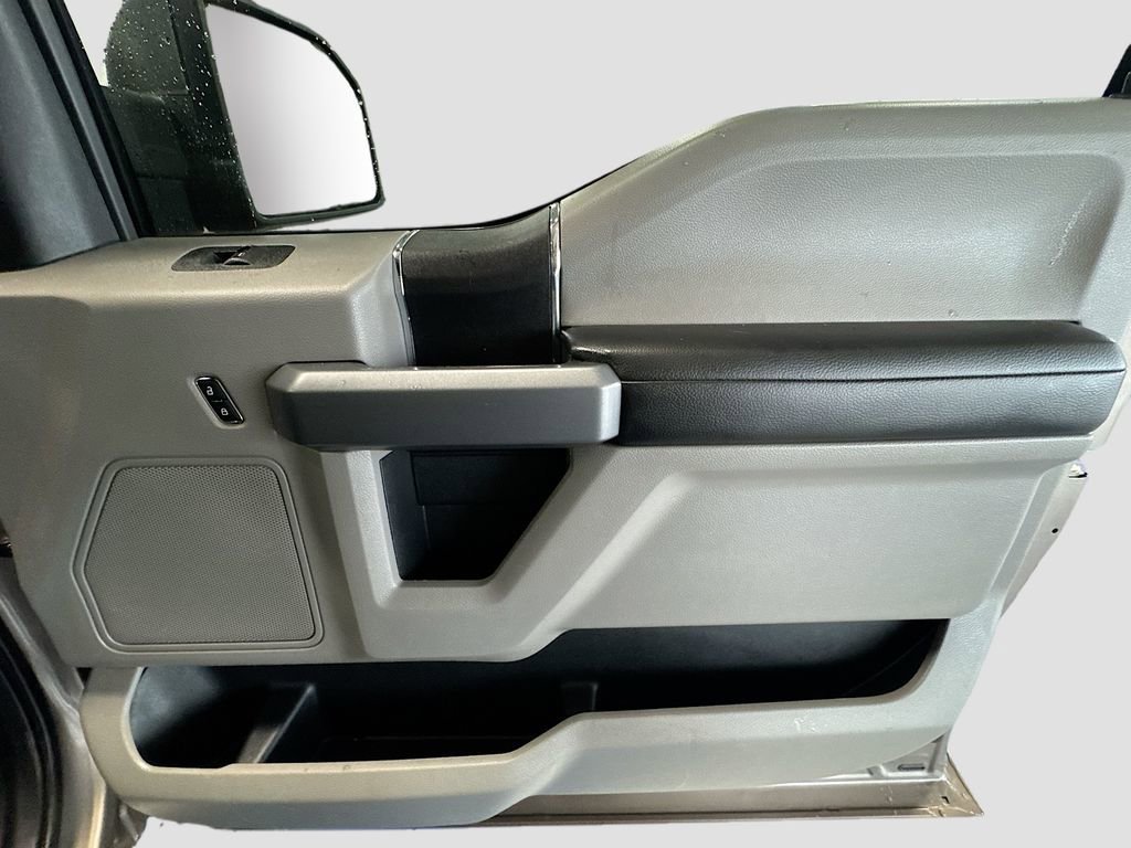 Used 2018  Ford XL image 32