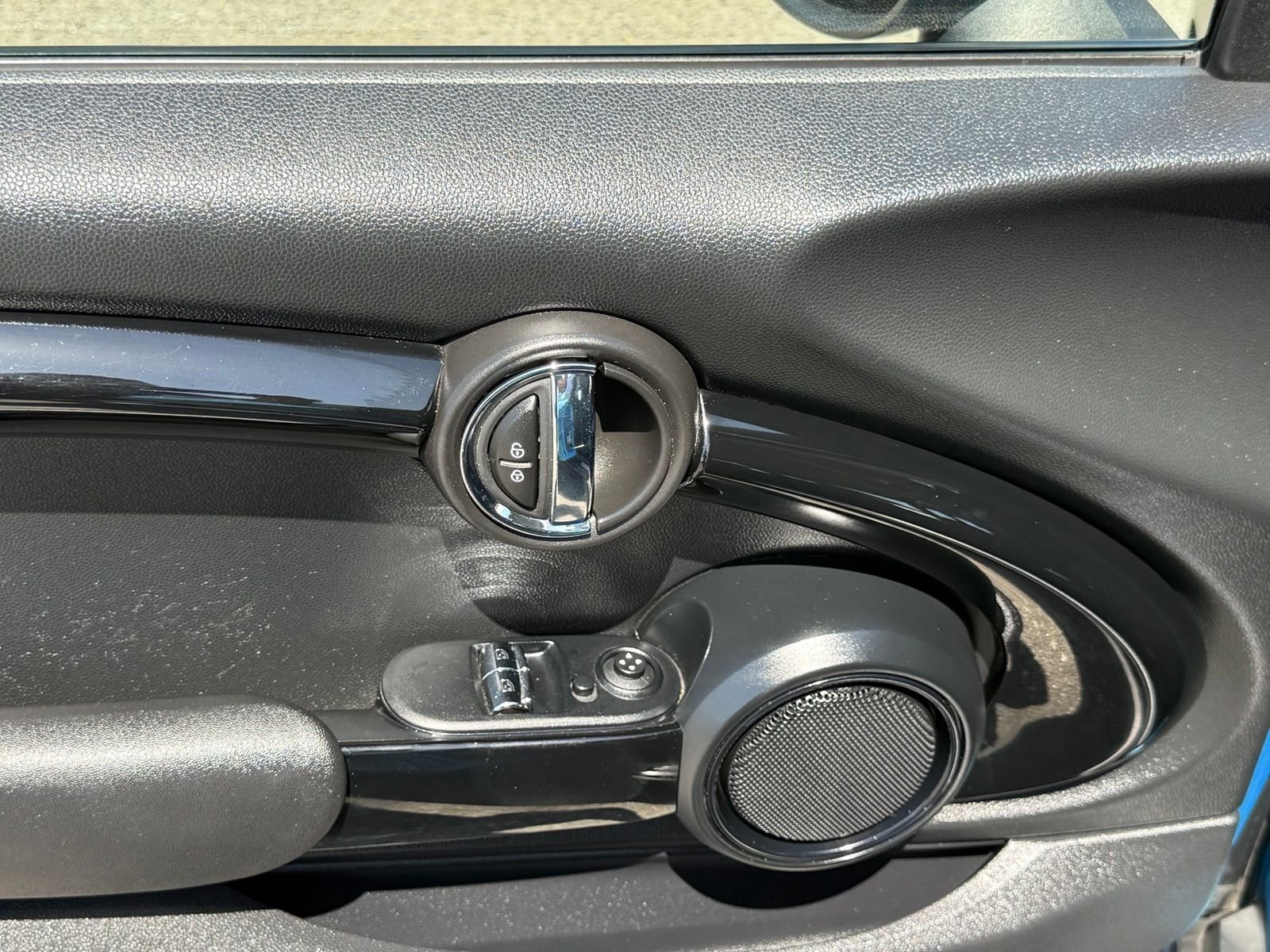 Used 2016 Blue MINI Base image 20