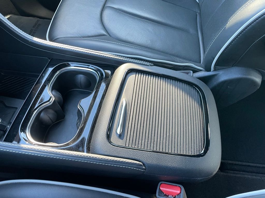 Used 2025 White Chrysler Limited image 49