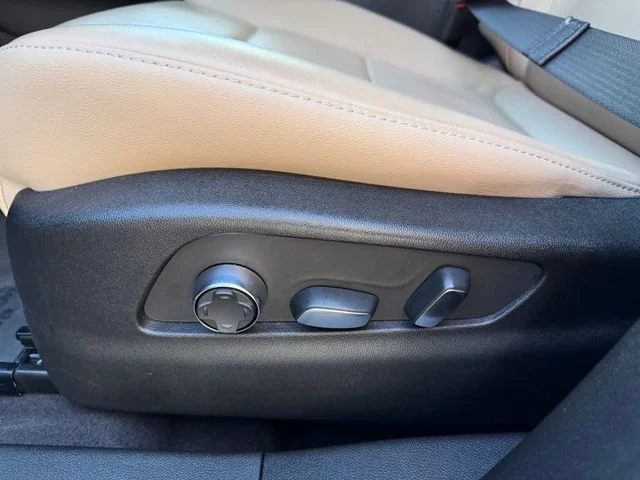 2025 Cadillac XT4 Premium Luxury - Photo 16