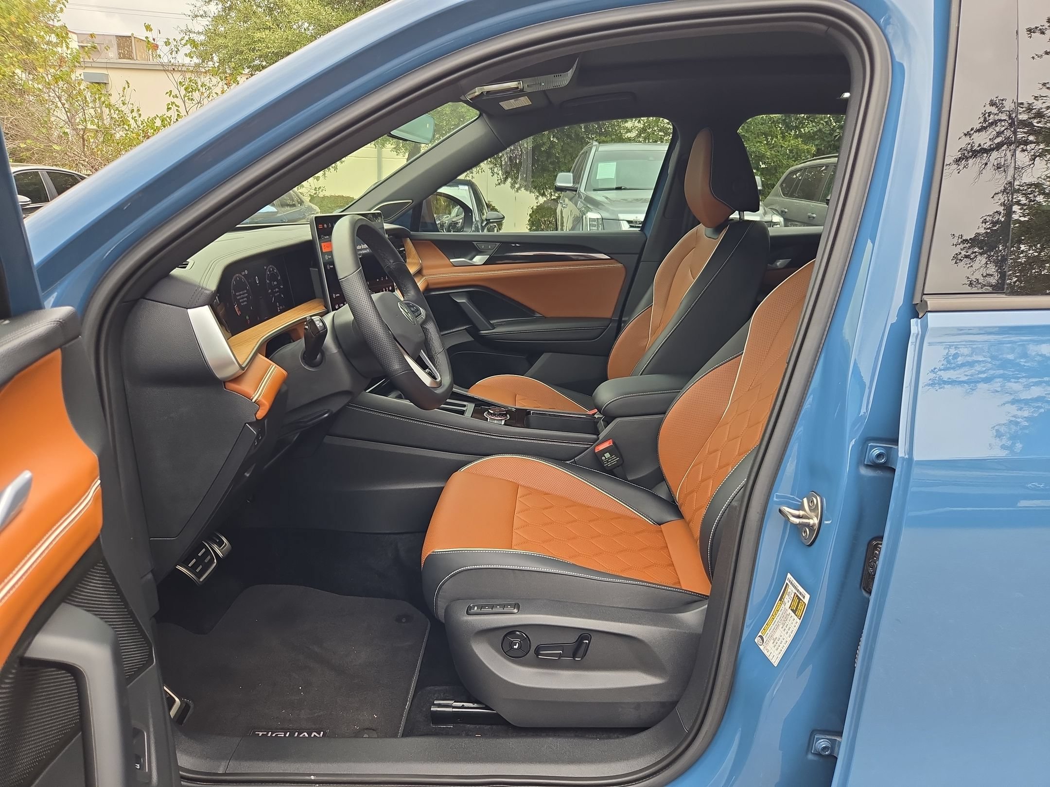 Used 2025 Monterey Blue Pearl Volkswagen SEL R-Line image 9
