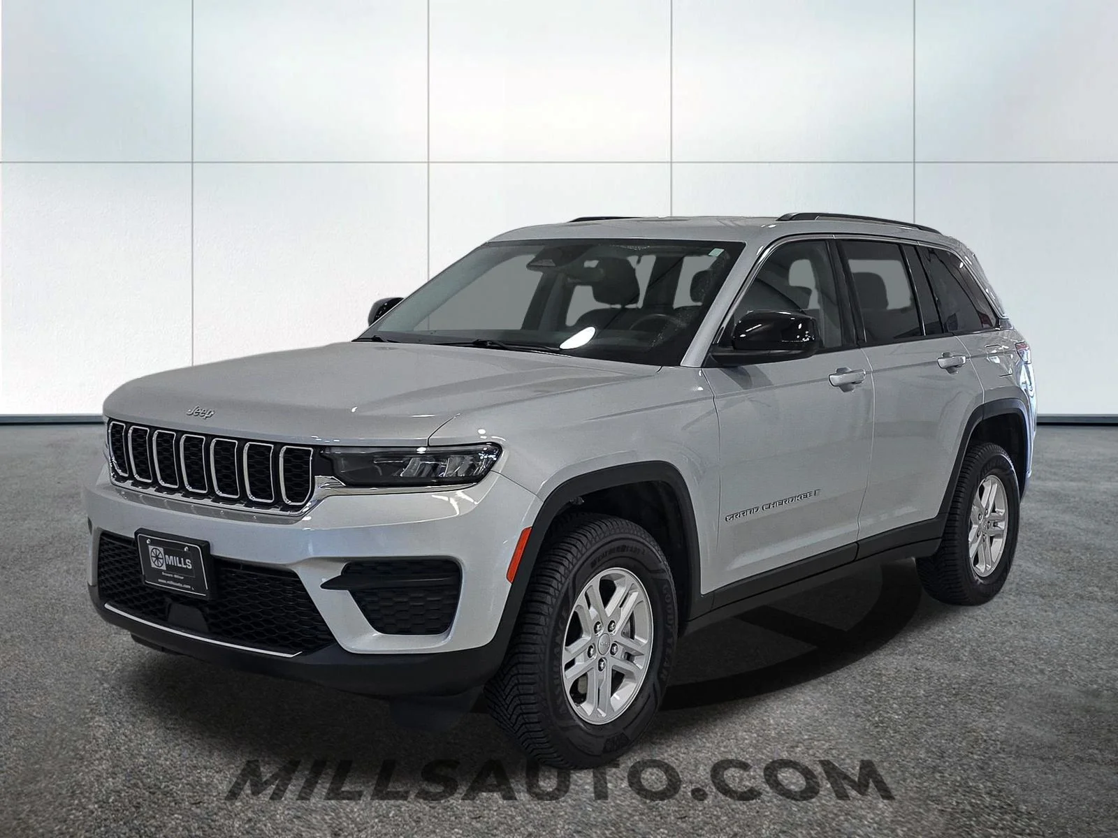 Used 2023 Jeep Grand Cherokee Laredo with VIN 1C4RJHAG6PC606555 for sale in Willmar, Minnesota
