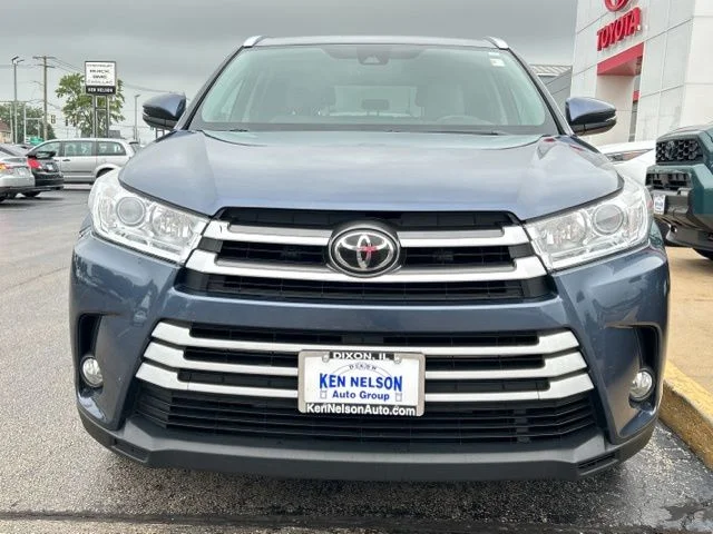 Used 2017 Shoreline Mist Toyota XLE image 2