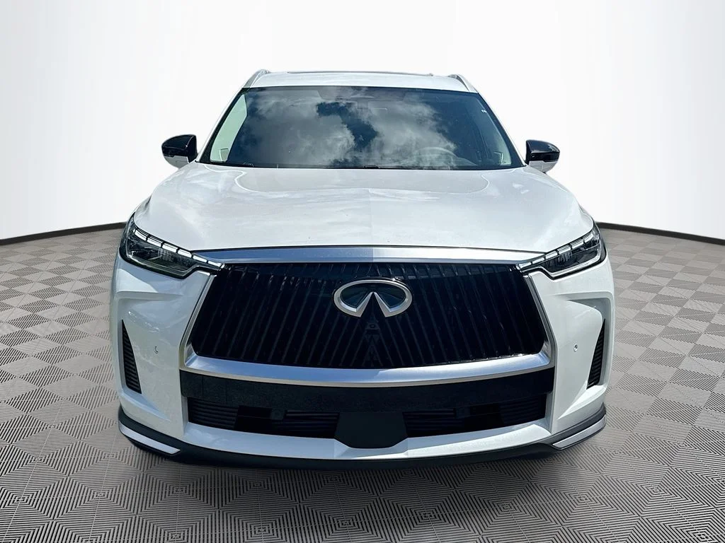 New 2027 RADIANT WHITE INFINITI Luxe FWD image 2