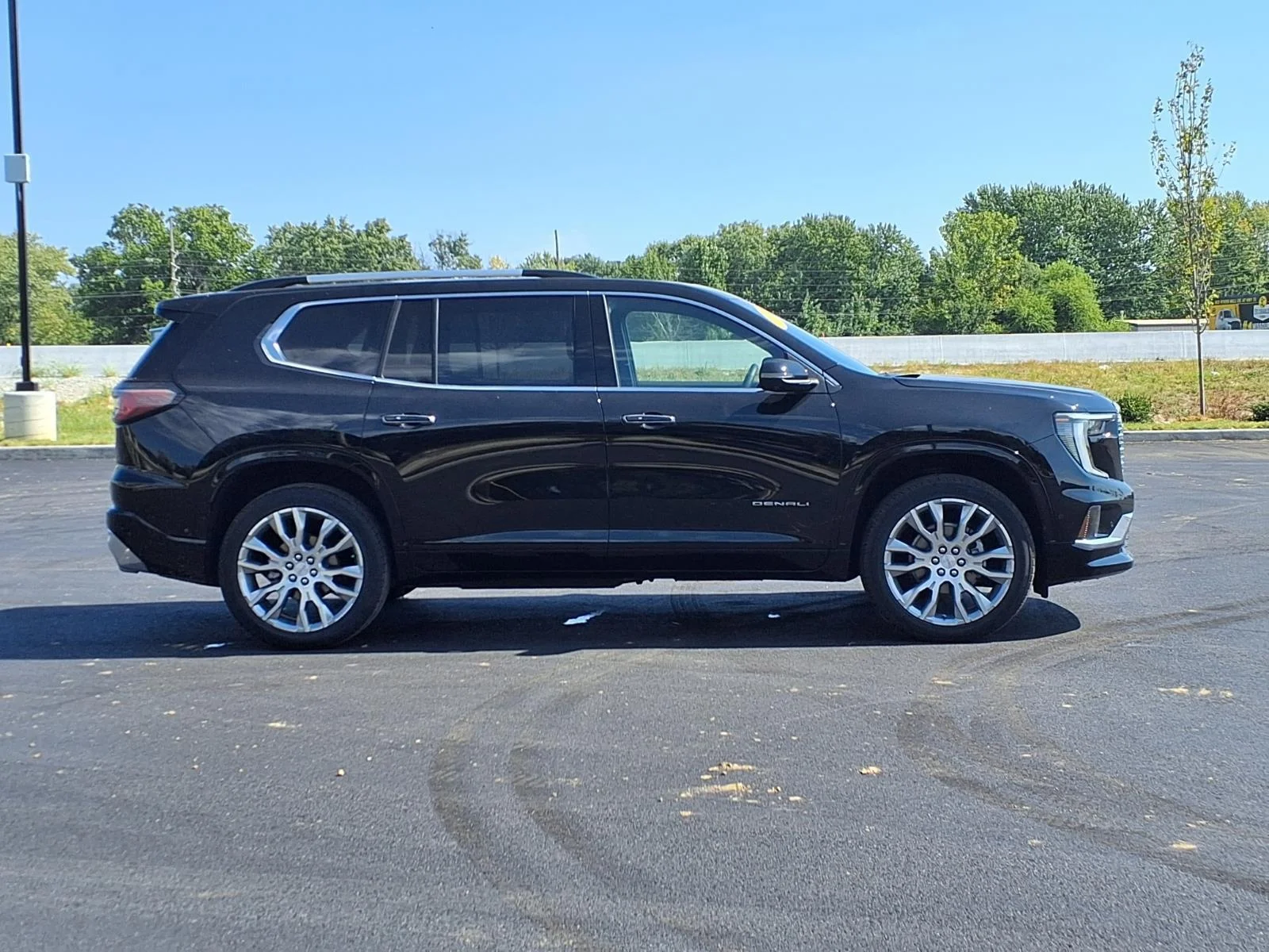 Used 2025 Ebony Twilight Metallic GMC AWD Denali image 33