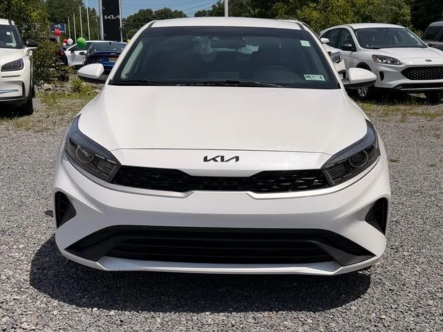Used 2022 White Kia LXS image 18