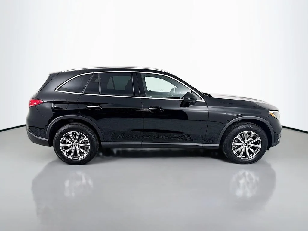 New 2026 Black Mercedes-Benz GLC 300 image 8