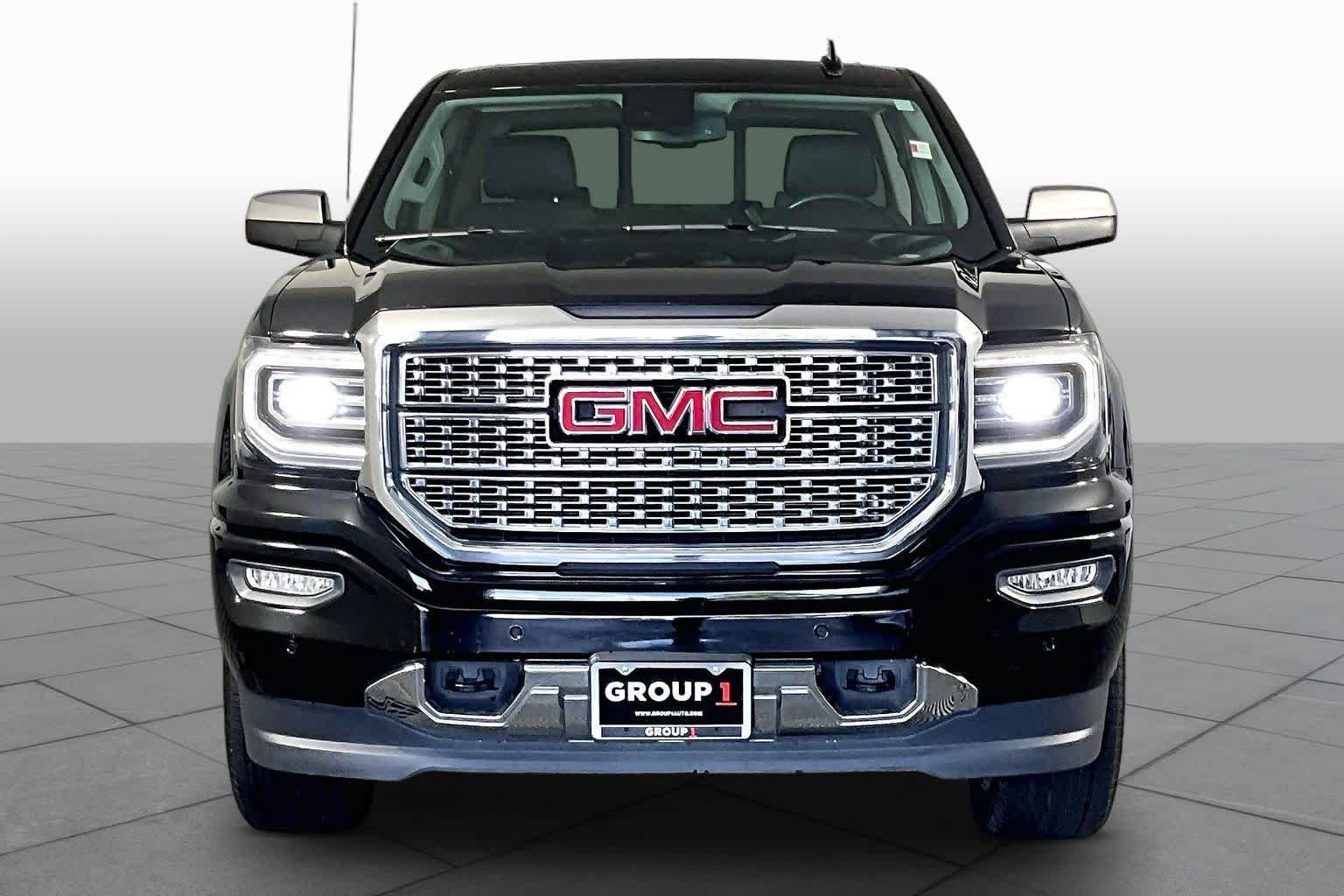 Used 2018 Onyx Black GMC Denali image 4