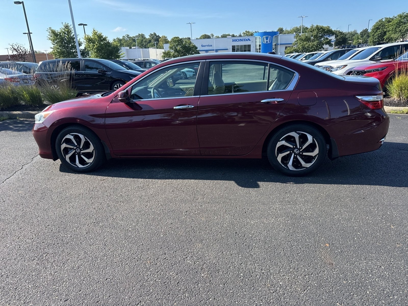Used 2016 Basque Red Pearl II Honda EX-L image 31