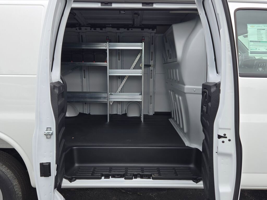 2025 Chevrolet Express Cargo Work Van - Photo 9