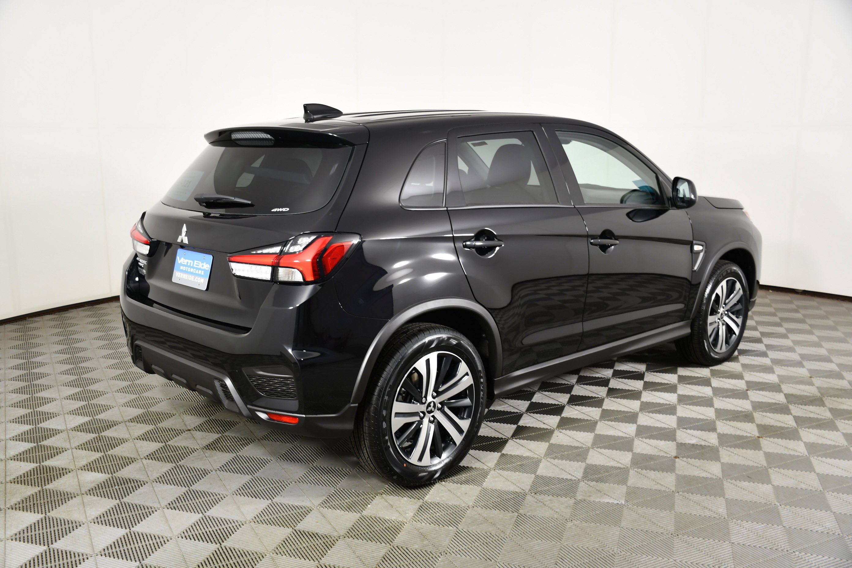 New 2026 Labrador Black Pearl Mitsubishi ES image 6