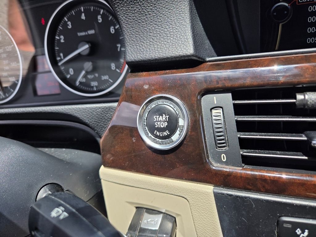 Used 2013 Silver BMW 328i image 27
