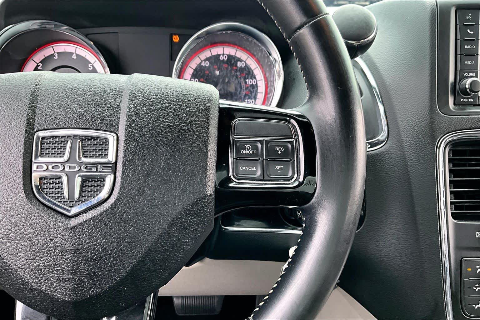 Used 2020 Granite Pearlcoat Dodge SXT image 25
