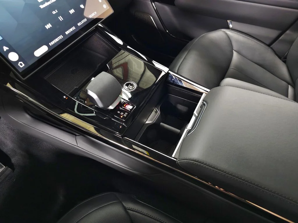 Certified Used 2025 Gray Land Rover Autobiography image 42
