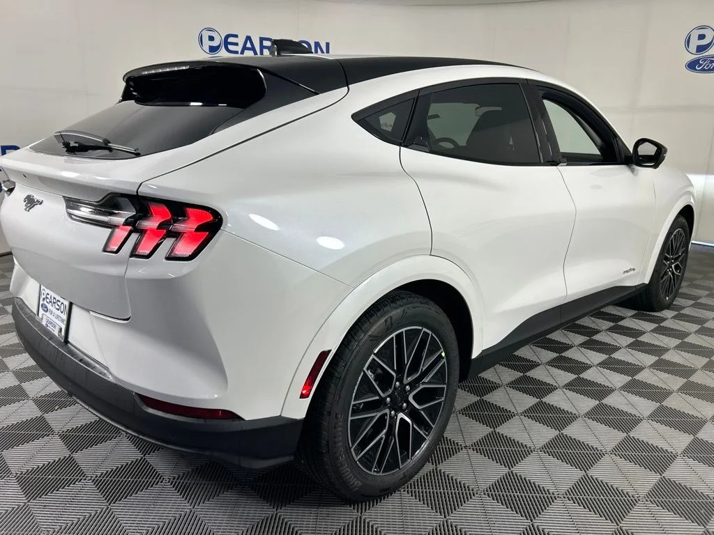 New 2026 Star White Metallic Tri-coat Ford Premium image 7