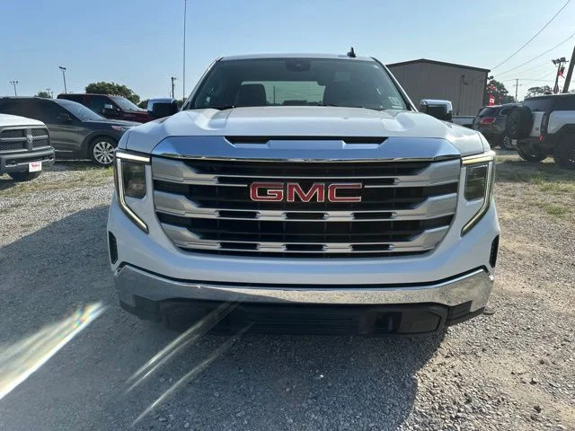 Used 2022 White GMC SLE image 3
