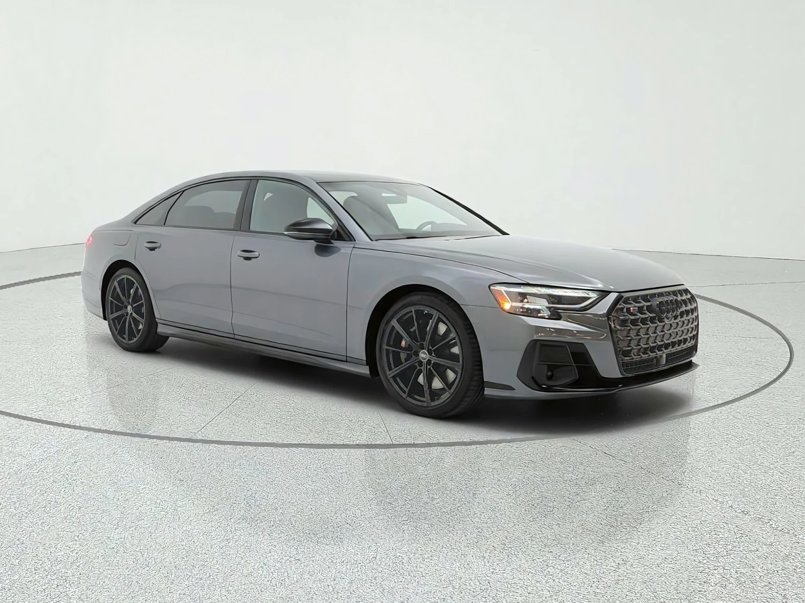 Used 2024 Daytona Gray Pearl Effect Audi 4.0 TFSI image 3