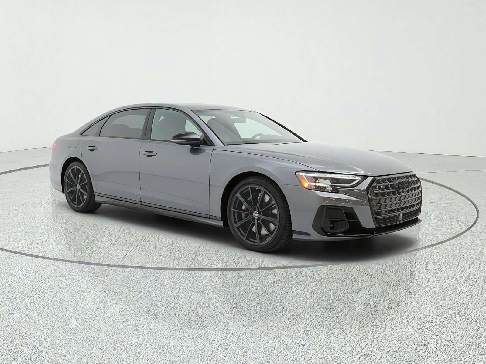 Used 2024 Daytona Gray Pearl Effect Audi 4.0 TFSI image 3