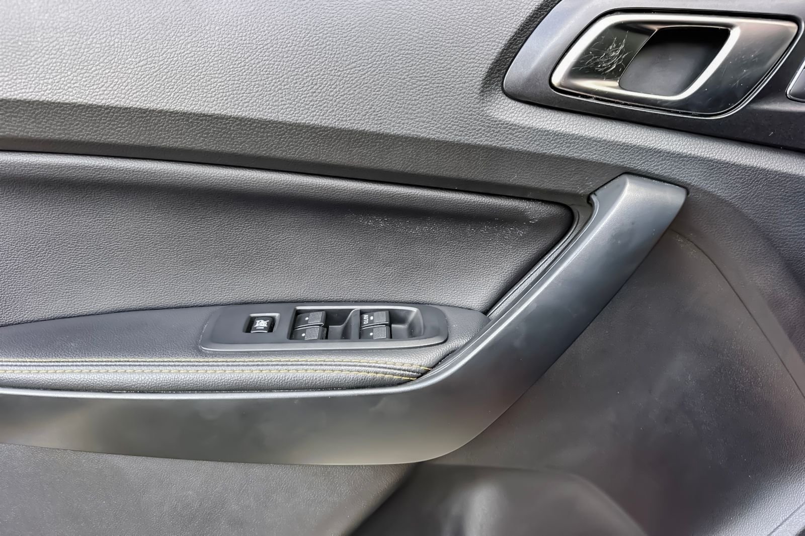 Used 2022  Ford Lariat image 10